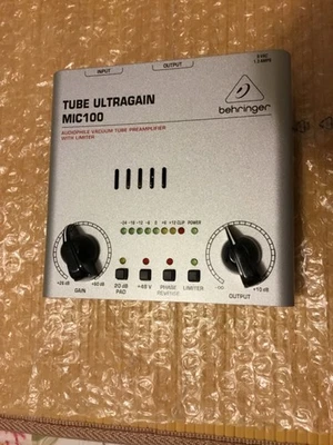 Preamplificador de tubo de vacío Behringer Tube Ultragain MIC100 con fuente de alimentación Foto 1 de 4