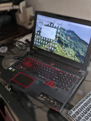 Acer Predator 15 Gaming Laptop – i7 / GTX 1070 / 16GB / SSD+HDD – Good Condition - Image 1 of 3