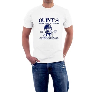 NUOVO: T-shirt tributo Quint's Shark Fishing Charter mascelle film di Sillytees - Foto 1 di 9
