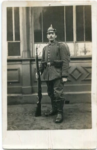 Orig. Foto-AK FLÖHA /Sachsen Soldat, Landsturmmann, Inf. Btl., Pickelhaube 10er - Picture 1 of 1