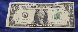 Fuori Centro Errore di Taglio Disallineato Banconote $1 Dollaro 2017A Circolate In Caricatore Superiore - Foto 1 di 8