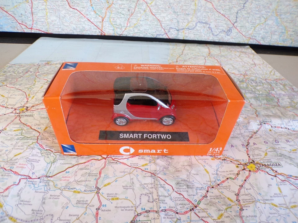 SMART Fortwo rouge New Ray  1/43 en boite - Photo 1/1