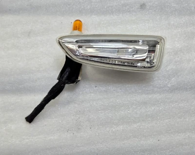 2018-2020 BUICK REGAL OPEL FRONT LEFT FENDER TURN SIGNAL SIDE LIGHT MARKER OEM - Image 1 of 4