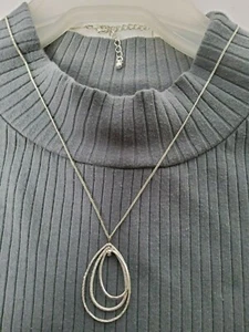 Vintage Avon Very Elegant 10.5" Silver 3- Tear Drop Loop Necklace. - Picture 1 of 1