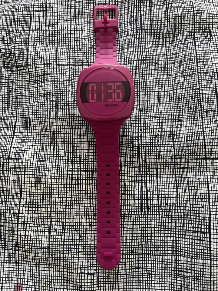 Reloj Digital Nixon "Big Time" The Dash 50M Impactante Rosa Funcionando. Batería nueva  Foto 1 de 4