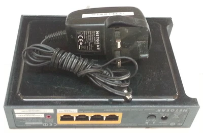 Netgear WN2000RPT  Universal WiFi Range Extender with Power Supply - Image 1 of 4