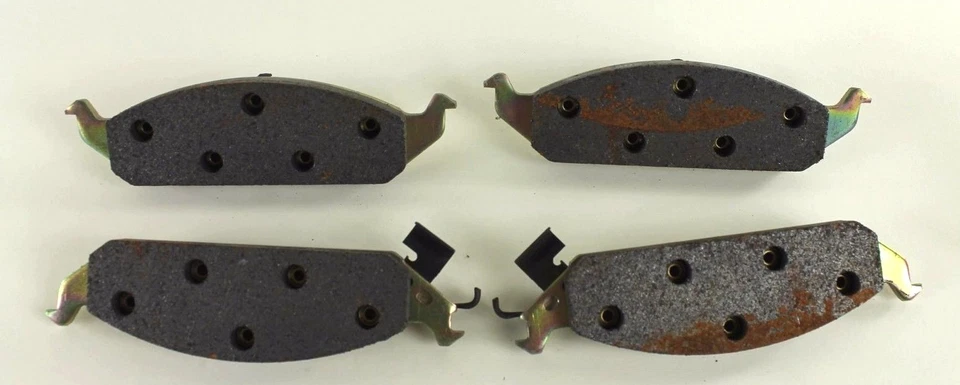 Pastillas de freno delanteras OEM Mopar Dodge Stratus Chrysler Cirrus V1012885AB Foto 1 de 3