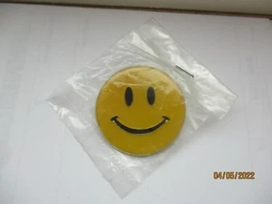 ORIGINAL VINTAGE ACID HOUSE 1990s SMILEY FACE ENAMEL RAVE DANCE MUSIC PIN BADGE - Picture 1 of 4