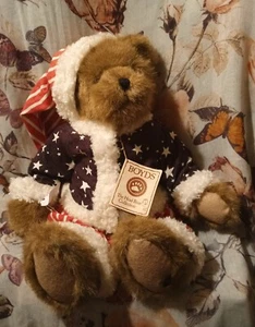 15" Boyds Bears 'Benjamin Santabeary' con etiquetas estrellas y rayas  - Imagen 1 de 5