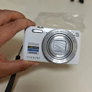Nikon COOLPIX S7000 Digital Camera 16 MP 20x Optical Zoom English Language White - Picture 1 of 12