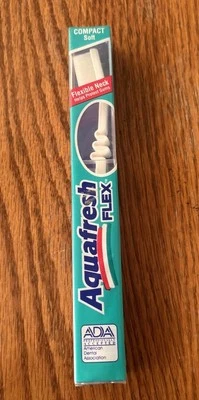 Cepillo de dientes Aquafresh FLEX tamaño completo SUAVE en estuche de plástico duro transparente nuevo de colección Foto 1 de 4