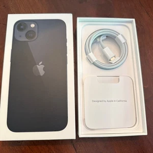 Retail Box für Apple iPhone 13 256GB - Midnight Black - OEM Lightning auf C Kabel - Bild 1 von 3