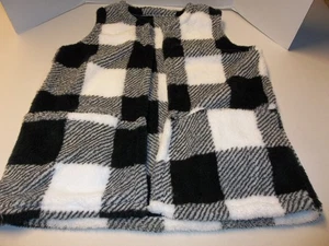 NWOT Black/White Buffalo Plaid Fleece Vest Womens Size 1XL - Picture 1 of 5