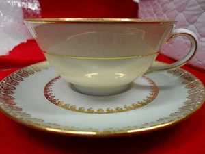 CH Haviland Limoges France (8) Cups, Saucers Pristene Green & Gold Trim Accents - Picture 1 of 10