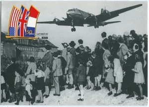 AK BERLIN 50 Jahre Luftbrücke, Flughafen TEMPELHOF, Anflug Rosinenbomber 1998/99 - Picture 1 of 1