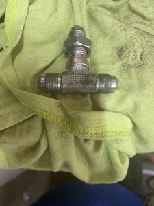 Edelstahl -- Parker 1/4" JIC Stecker x 1/4" x 1/4" männliches T-Stück -- 4 JTX-SS - Bild 1 von 1