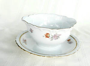 Kahla Flowered Gravy Boat with Attached Under Plate Germany - Picture 1 of 4