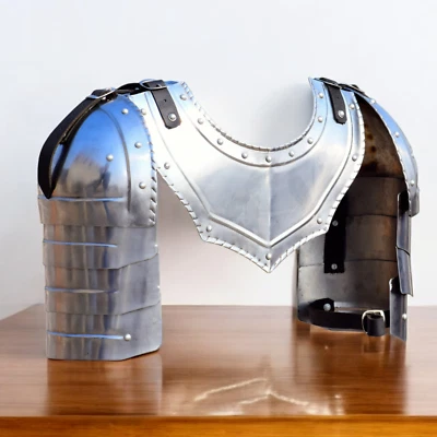 Conjunto de armadura de hombro de caballero medieval de acero con garganta Foto 1 de 4