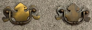 Juego de 2 manijas de cajón Ethan Allen (circa principios de 1960’s) - Imagen 1 de 2
