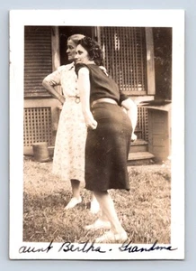 Vintage Photograph "Aunt Bertha" Being Silly Having Fun Showing Rear End - Foto 1 di 2