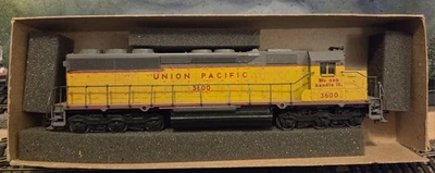 Athearn Blue Box HO Scale SD45 Union Pacific Locomotive #3600 Powered: RUNS @@ - Image 1 of 4