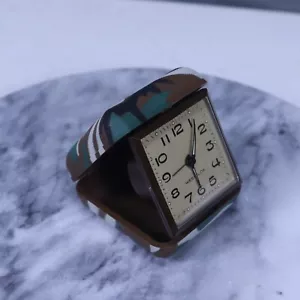 Reloj despertador de cuerda de viaje Westclock estuche camuflaje militar sin necesidad de baterías - Imagen 1 de 13
