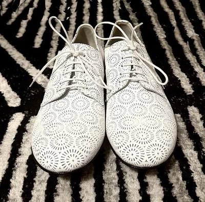 CESARE PACIOTTI. NEW! White Perforated Cir. Design,Gorgeous. UK 8/US 8.5+9 NEW! - Image 1 of 4