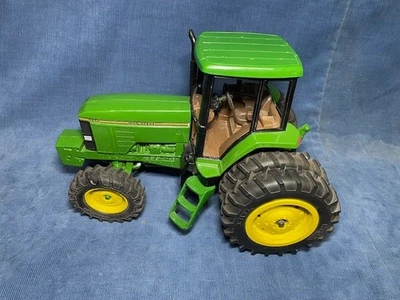 ERTL John Deere 7800 con Duals, 7000 Series Premier Edition Tractor, Verde, 1/16 Foto 1 de 4