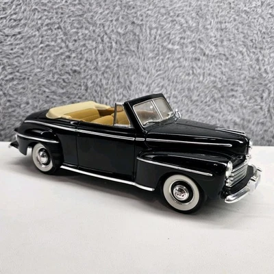 1948 Ford Convertible 1/18 Scale Road Signature Diecast Metal Model Car - Image 1 of 4
