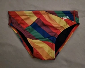 Traje de baño Speedo Rainbow Pride PowerFLEX Eco Brief para hombre talla 28 nuevo sin etiquetas - Imagen 1 de 6