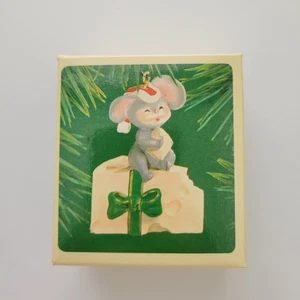 Hallmark Keepsake Mouse on Cheese Ornament 1983 Original Box Vintage - Picture 1 of 4