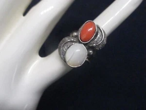 VTG NAVAJO OX BLOOD CORAL AND MOONSTONE STERLING SILVER RING SZ 4 SPLIT BAND - Picture 1 of 5