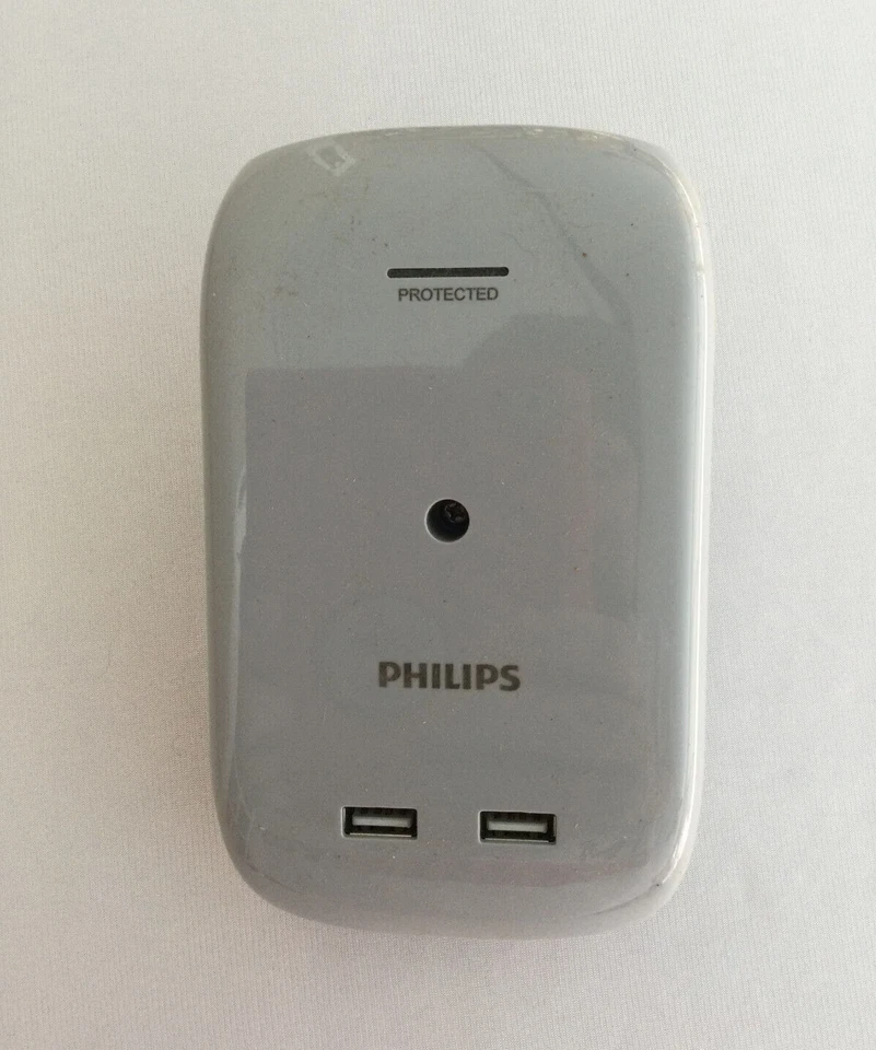 PHILIPS 6-Outlet Surge Protector with 2 USB Ports, Compact Adapter - Used - Image 1 of 4