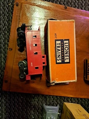 LIONEL POSTWAR O GAUGE 6017 RED CABOOSE IN BOX - Image 1 of 4