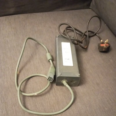 Xbox 360 Main Power Supply Brick  UK plug  - Image 1 of 4