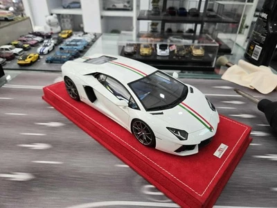 Lamborghini Aventador (White/ Italy Stripe) [MR Collection] 1/18 scale - Image 1 of 3