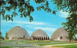 Horticultural Conservatory, Mitchell Park, Milwaukee, Wisconsin Vintage PC - Picture 1 of 2