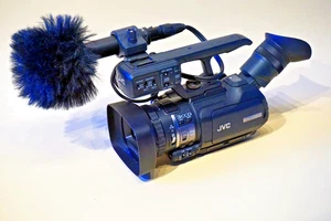 Professioneller 3 CCD HD Camcorder JVC GY-HM100E + viel Zubehör - NEUWERTIG! - Bild 1 von 24