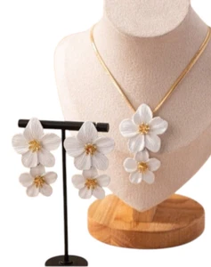 Elegant White Flower Necklace & Earring Set Statement Jewelry Wedding Bridal - Picture 1 of 4
