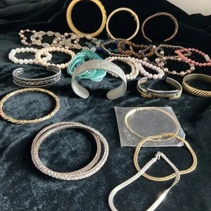 VINTAGE LOT OF 30 BANGLE, CUFF, STRETCH, PERALS, BEADS, COPPER - Picture 1 of 24