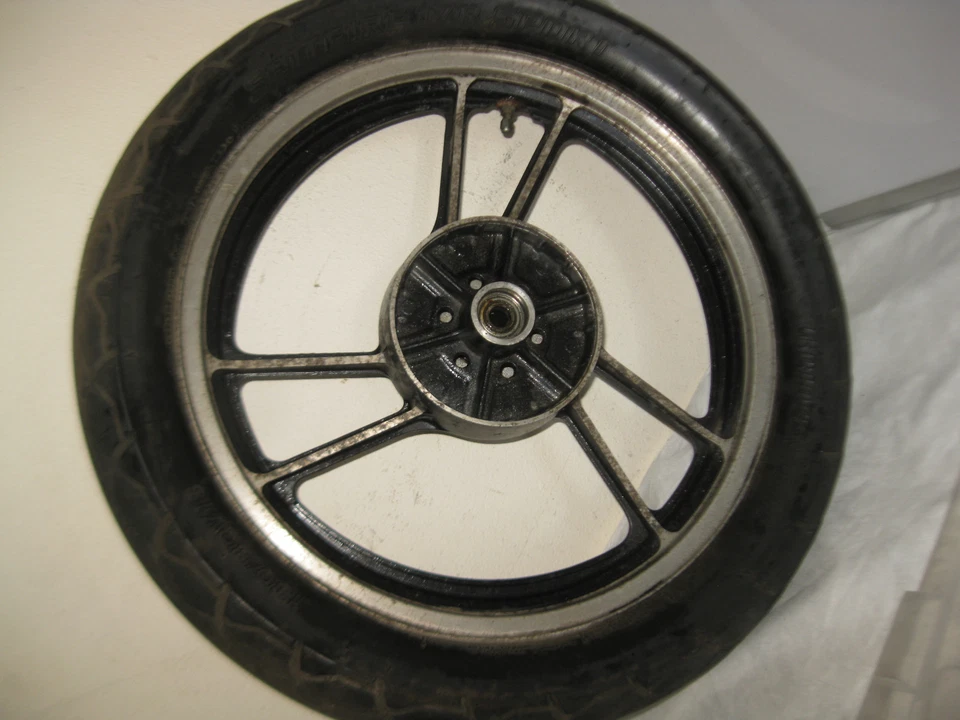Roda traseira Suzuki 1983 - 1985 GS550 ES GS 550 - Imagem 1 de 1