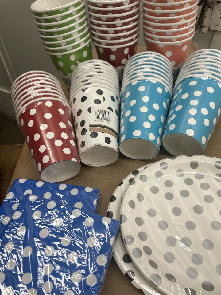 NUEVO paquete surtido de 11 piezas de servilletas, platos y tazas de papel a lunares Foto 1 de 4