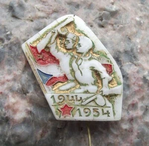 1954 Communist Liberation of Czechoslovakia World War 2 Anniversary Pin Badge - Picture 1 of 2