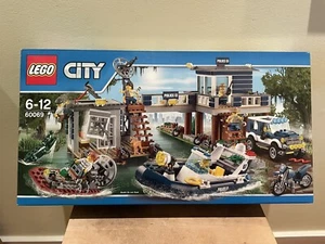 LEGO CITY: Swamp Police Station (60069) - Picture 1 of 11