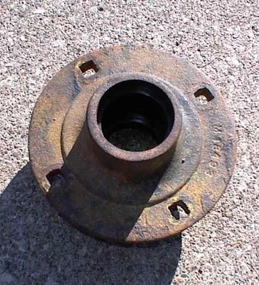 John Deere(79-243) 400 420 430 - Spindle Hub - Image 1 of 3