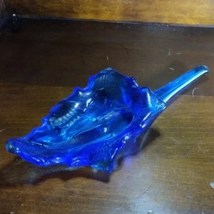 Vtg 70's MCM Pilgrim Glass Leaf Hand Blown Art Vase Trinket Spring Cobalt Blue - Picture 1 of 8