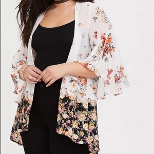 Torrid Ivory Black Floral Bell Sleeve Kimono Top 1X/2X 11420672 - Picture 1 of 15