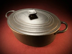 Cazuela vintage Le Creuset negra 25 ovalada 33 cm - perilla cuadrada - hierro fundido - Imagen 1 de 3