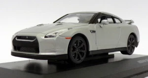 Road Signature 1/43 Scale 43203 - Nissan GT3 (R35) - Silver - Picture 1 of 4