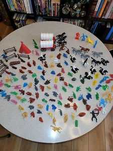 Konvolut 142 Teile Vintage Kunststoff Cowboys, Indianer & Pferde - Bild 1 von 7